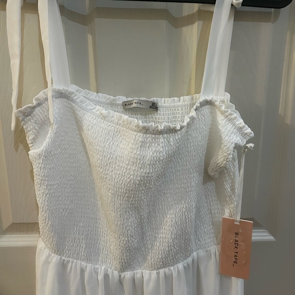 NWT Black Tape Women's Tied-Strap Smocked Maxi Dress - Picture 4 of 6